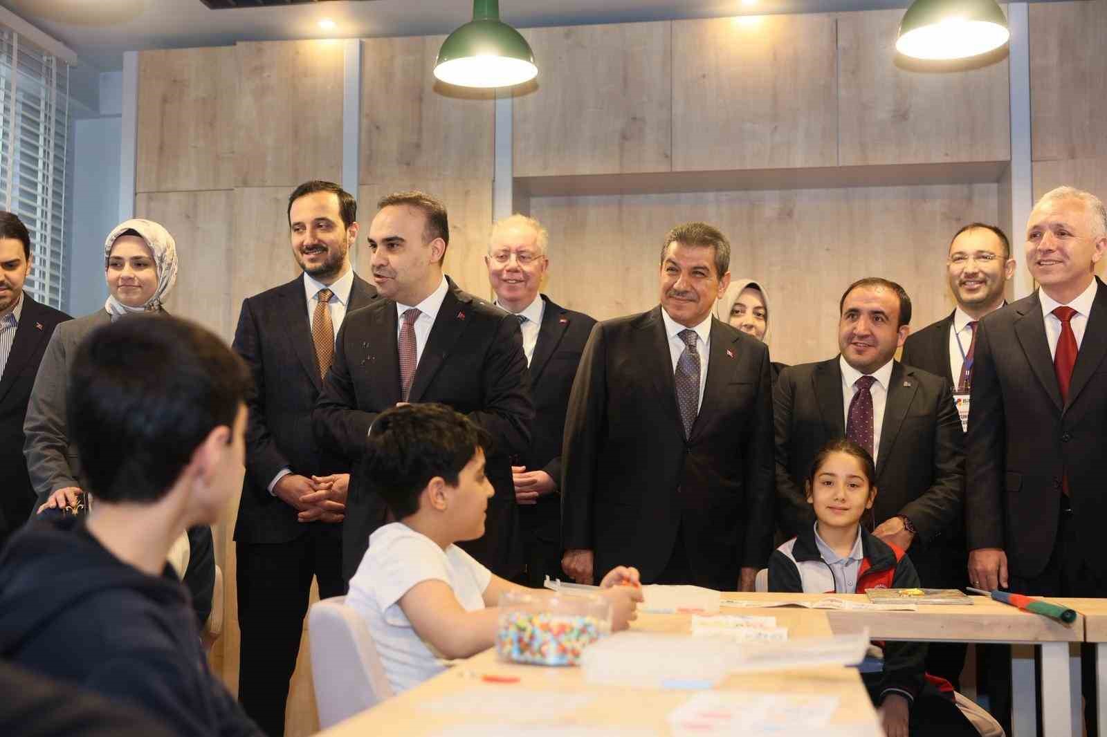 Bakan Kacır’dan Esenler’e müjde: "İlçeye muhteşem bir teknopark kazandırıyoruz"
