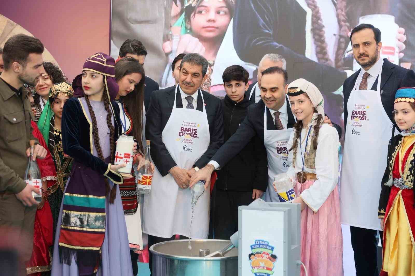 Bakan Kacır’dan Esenler’e müjde: "İlçeye muhteşem bir teknopark kazandırıyoruz"
