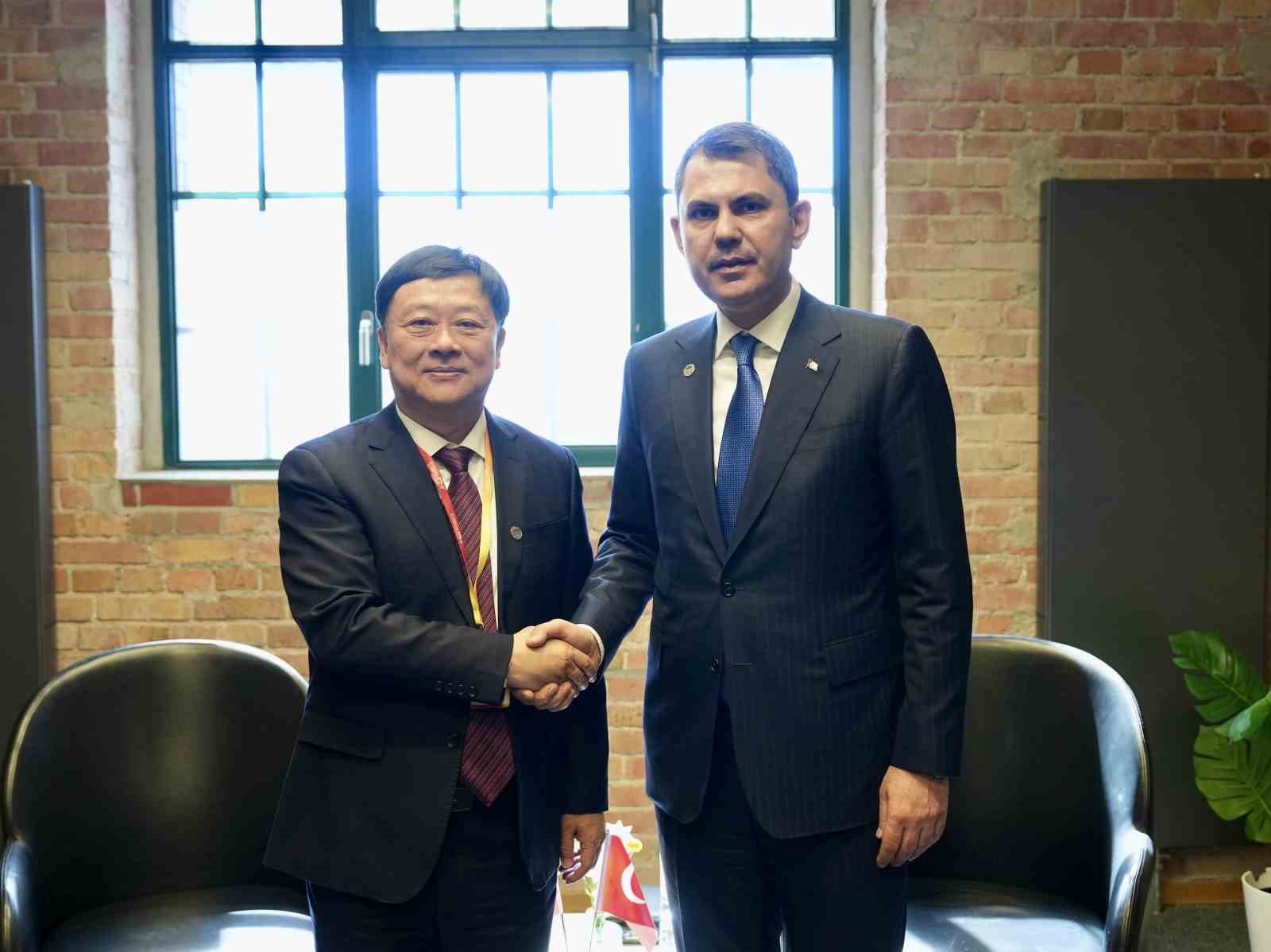 Bakan Kurum, Almanya Başbakanı Merz ile bir araya geldi
