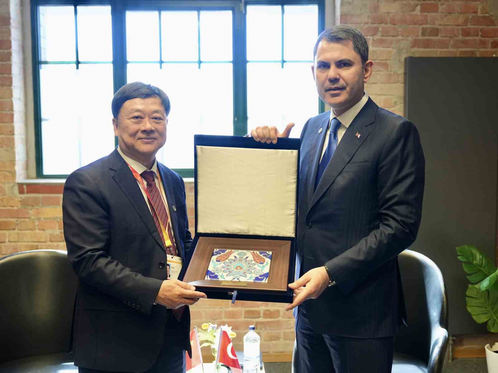 Bakan Kurum, Almanya Başbakanı Merz ile bir araya geldi
