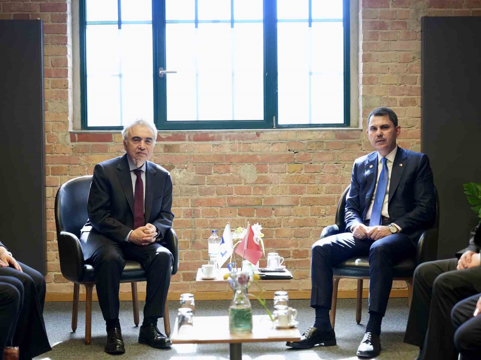 Bakan Kurum, Almanya Başbakanı Merz ile bir araya geldi
