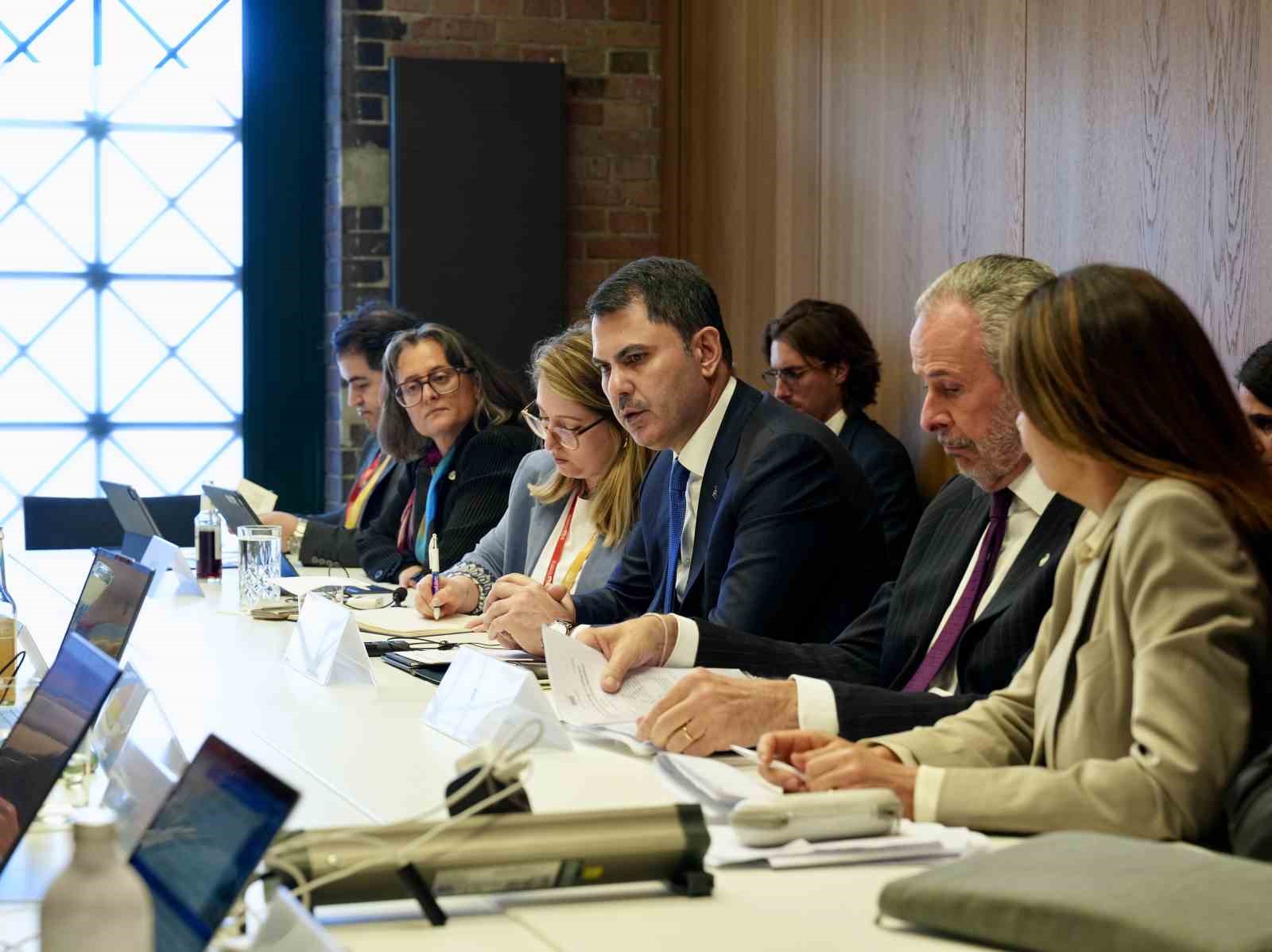 Bakan Kurum, Almanya Başbakanı Merz ile bir araya geldi
