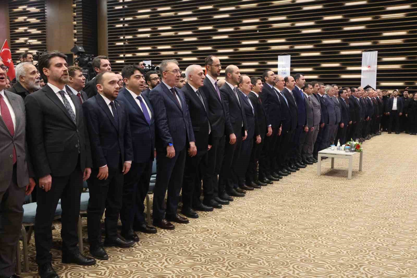 Bakan Kurum: "Biz lafla değil, eserle konuşuyoruz"
