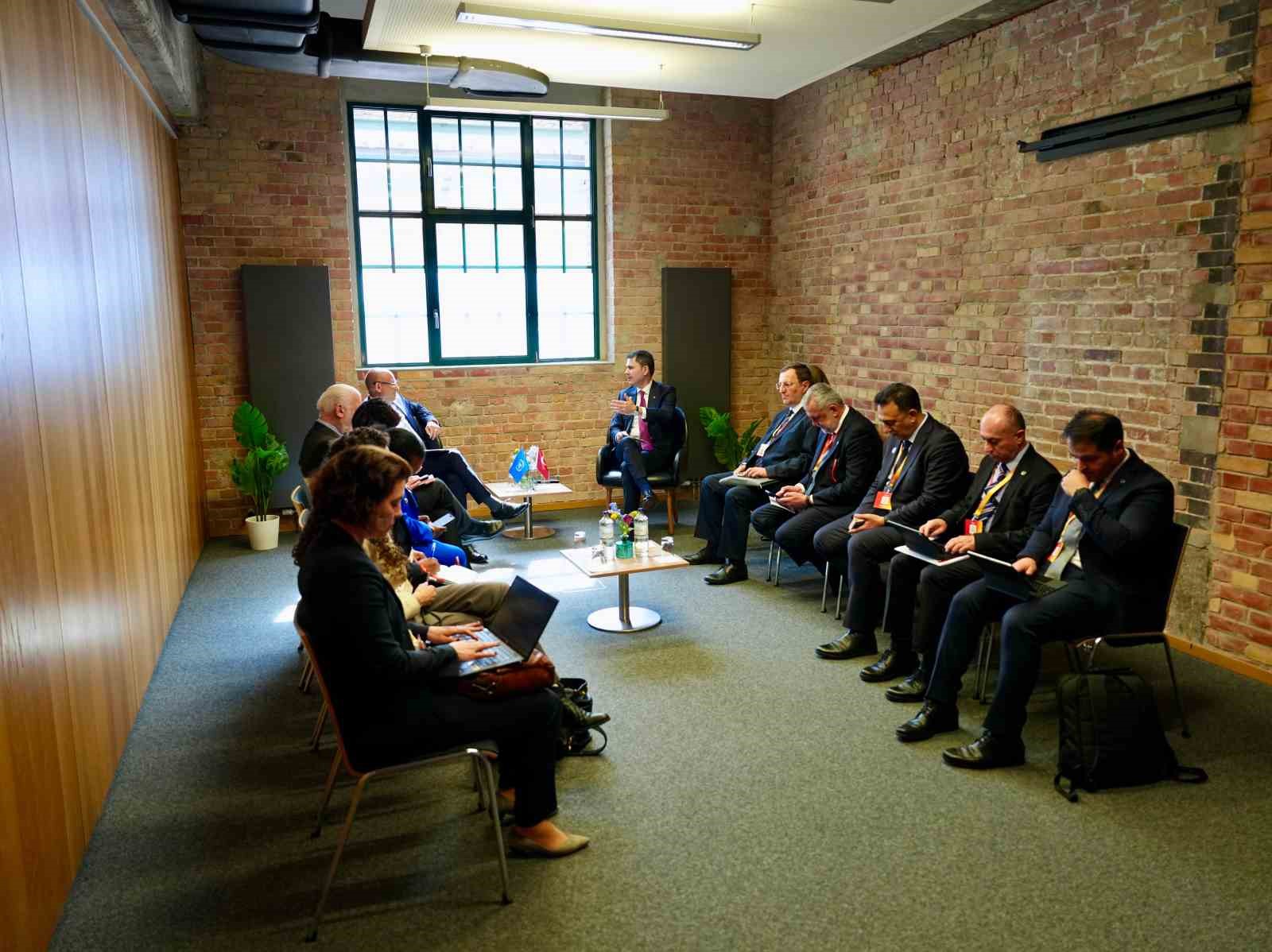 Bakan Kurum, BM İcra Sekreteri Stiell ve İngiliz, Alman ve Japon mevkidaşları ile görüştü
