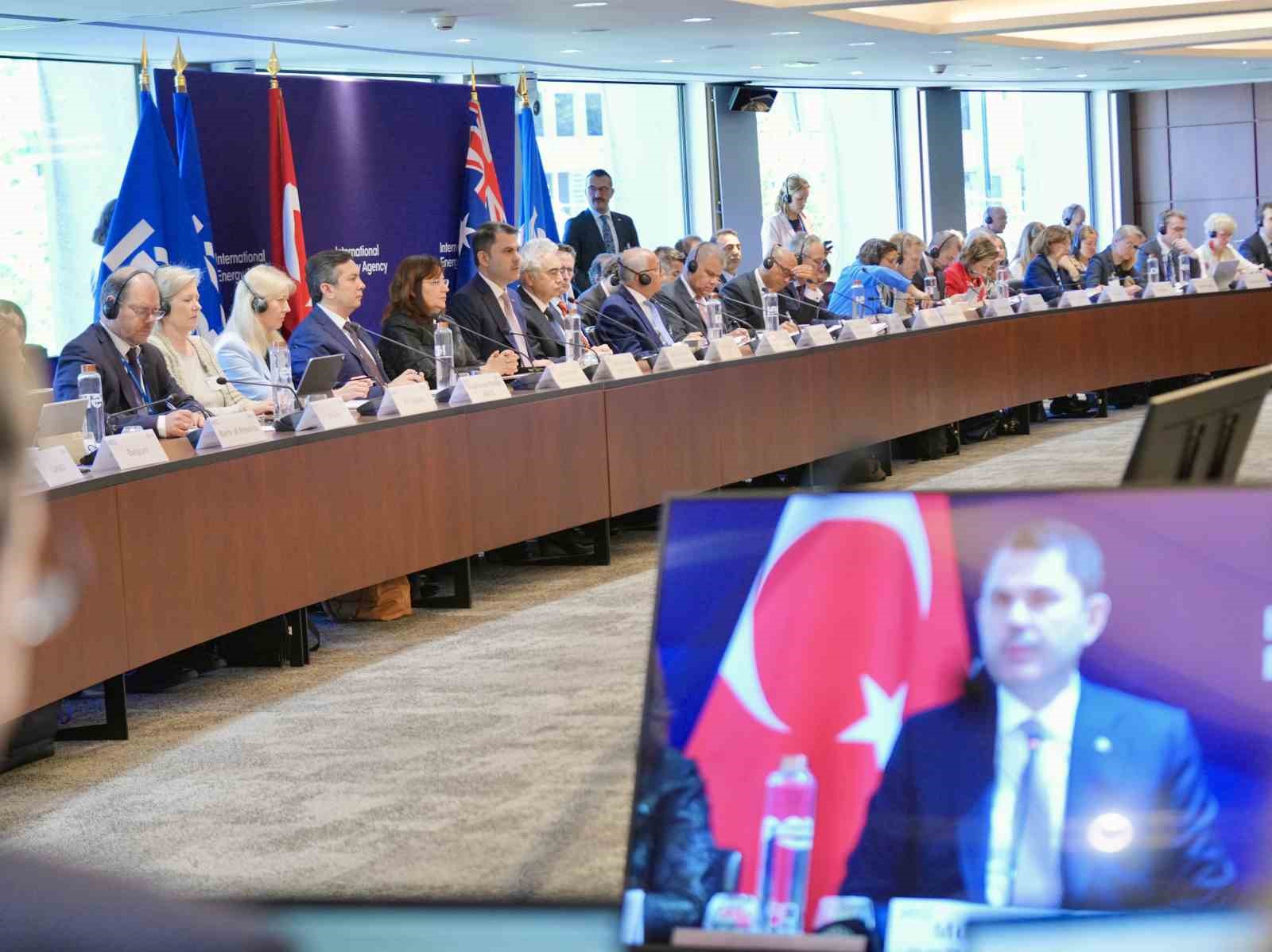 Bakan Kurum: "COP31 eylem gündemimizde enerji arzı güvenliğini önceleyen temalara özellikle yer verdik"
