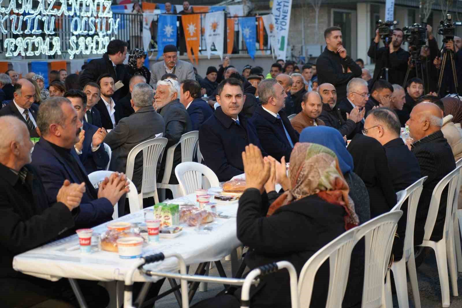 Bakan Kurum: "Depremden bu yana felaket üzerinden siyaset kurdular, depremzede kardeşlerimizin yuvasına kavuşması işlerine gelmiyor"
