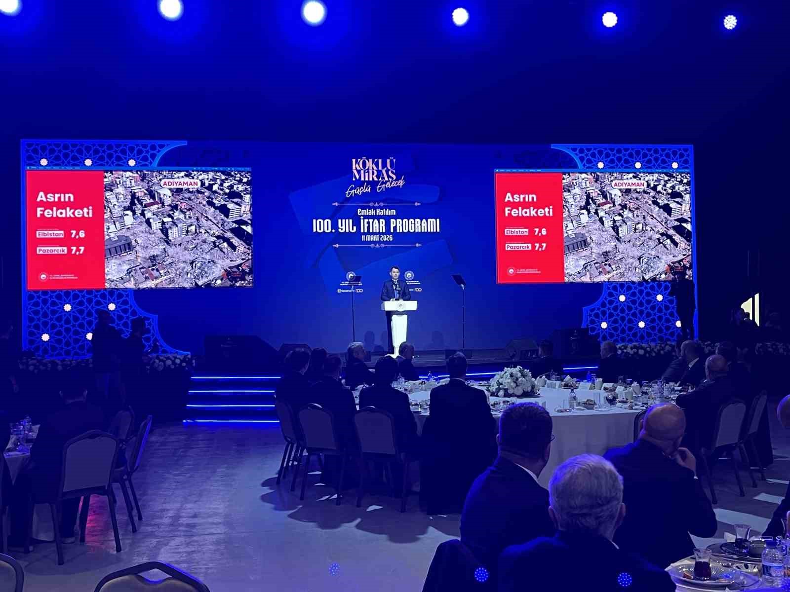 Bakan Kurum: "Devlet ve millet el ele vererek, asrın felaketini, asrın dayanışmasına dönüştüren büyük bir seferberlik başlattık"
