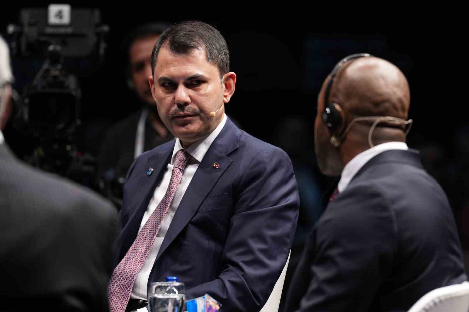 Bakan Kurum: "Fosil yakıtlardan uzaklaşmak zorundayız"
