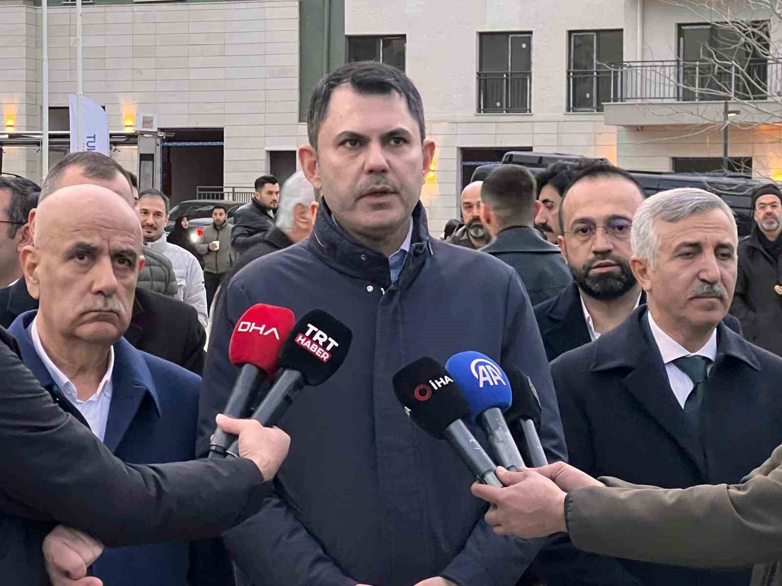 Bakan Kurum: "Hep birlikte devlet millet omuz omuza mücadele ortaya koydu"
