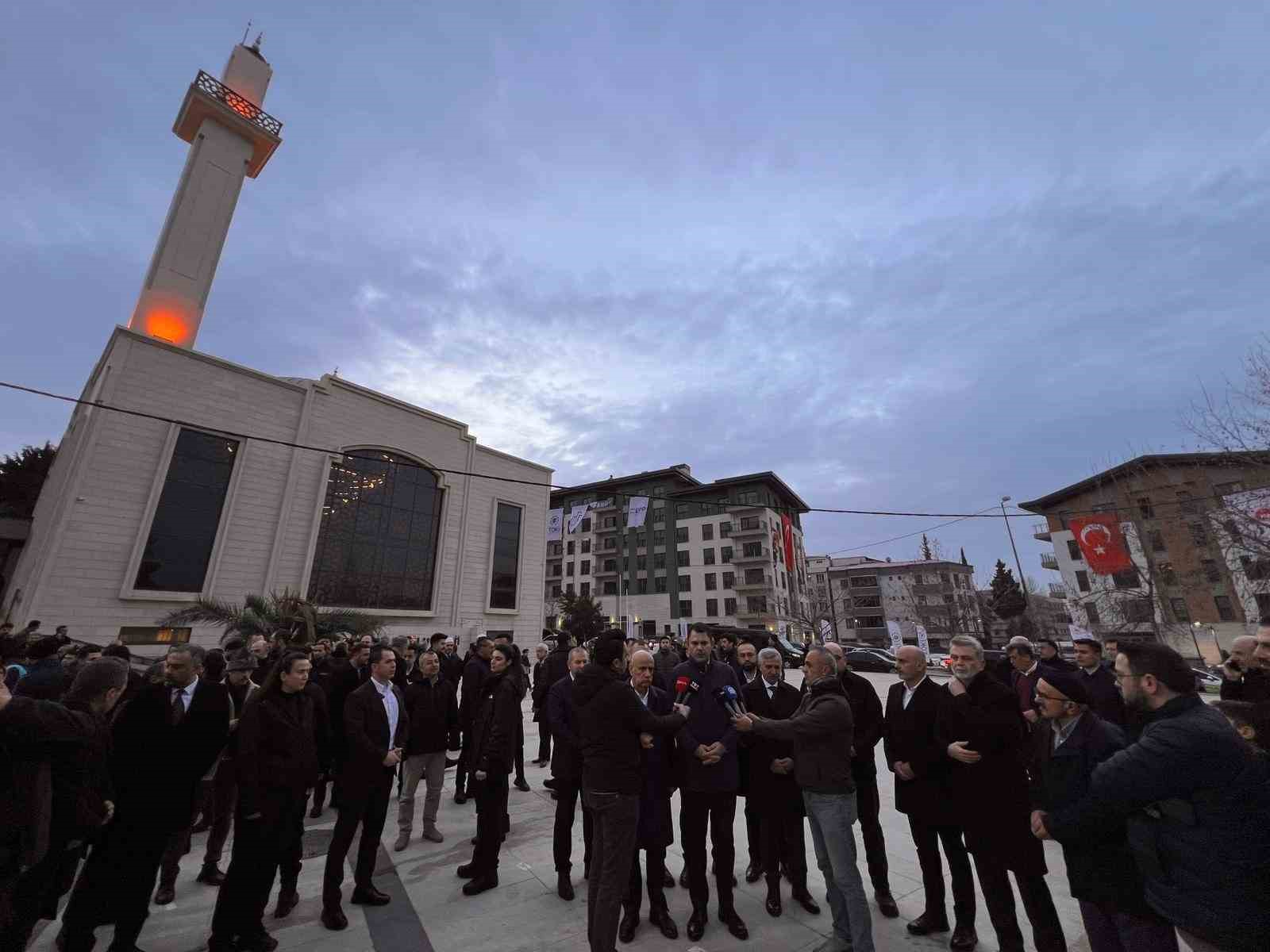 Bakan Kurum: "Hep birlikte devlet millet omuz omuza mücadele ortaya koydu"
