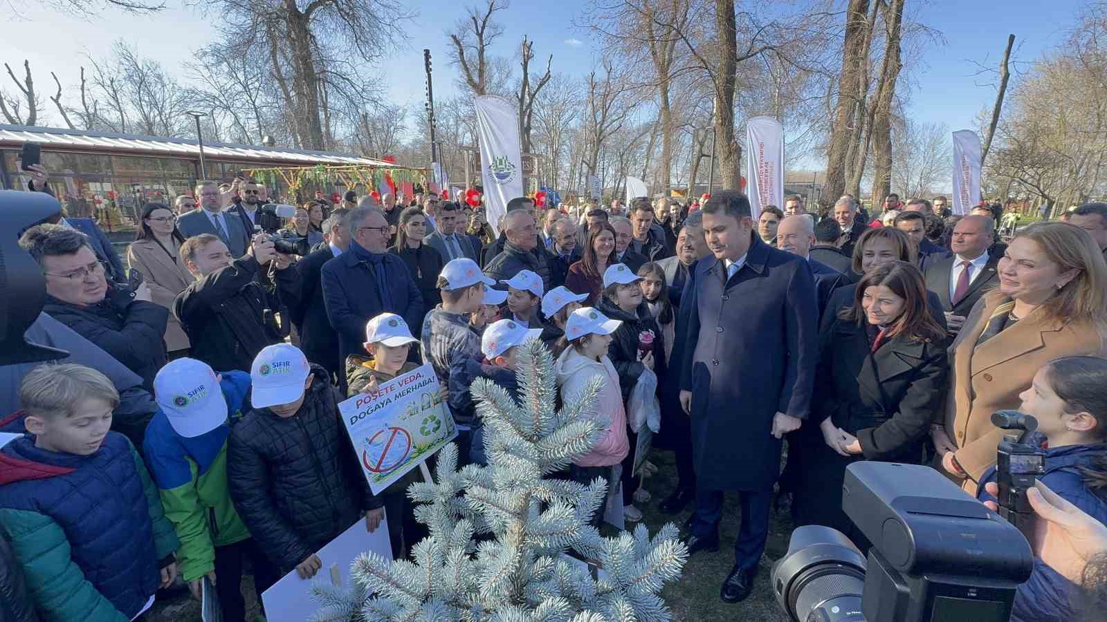 Bakan Kurum, sıfır atık şenliğine katıldı
