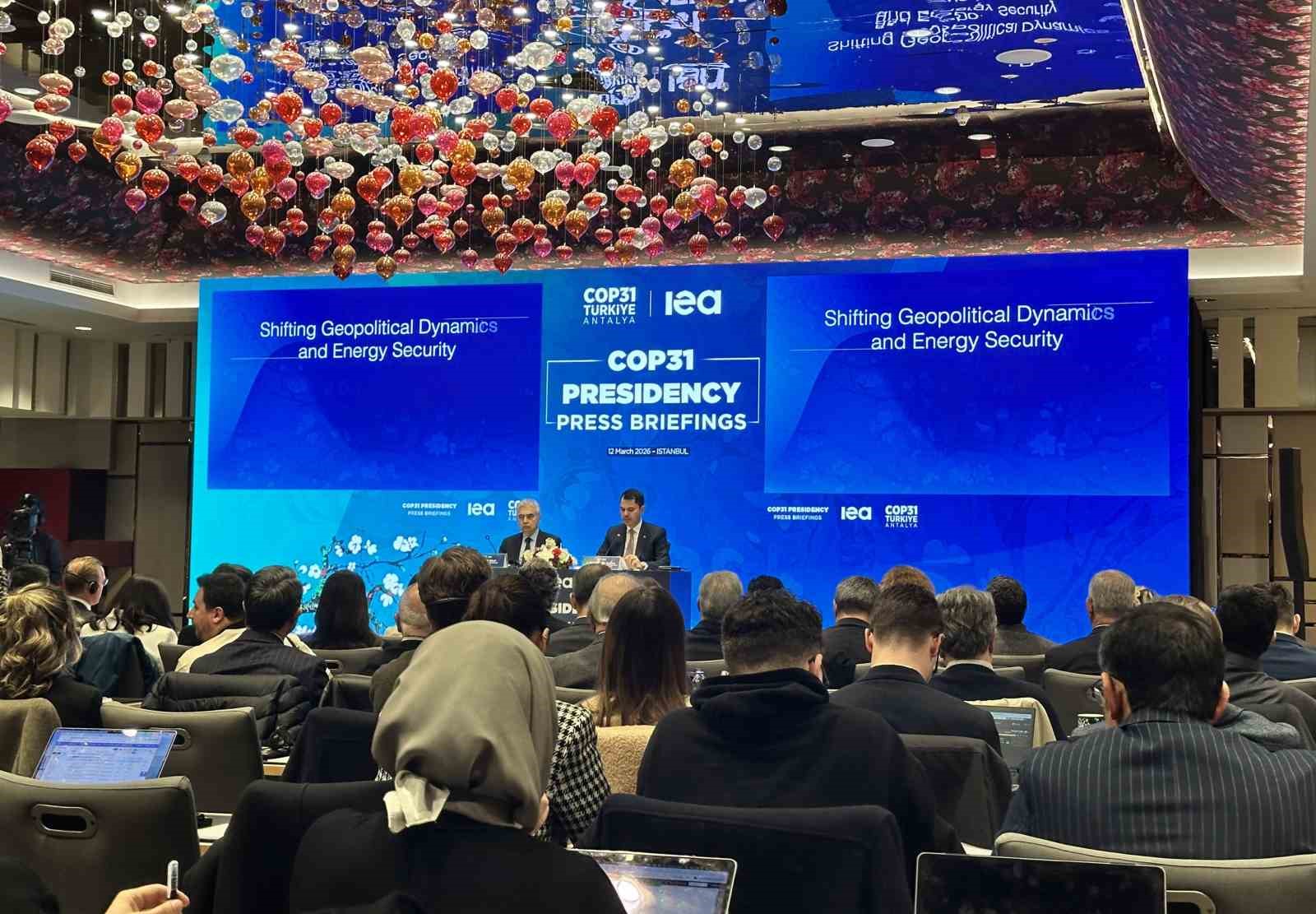 Bakan Kurum: "Tüm insanlığın, enerjiye çok daha uygun fiyatlarla ulaşmasını sağlamalıyız"
