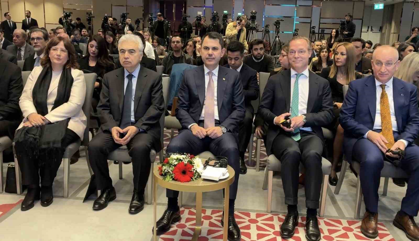 Bakan Kurum: "Tüm insanlığın, enerjiye çok daha uygun fiyatlarla ulaşmasını sağlamalıyız"
