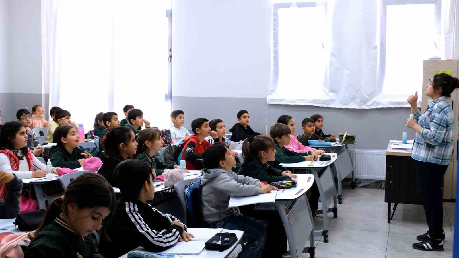 Bakan Kurum’dan 23 Nisan’da deprem bölgesi paylaşımı
