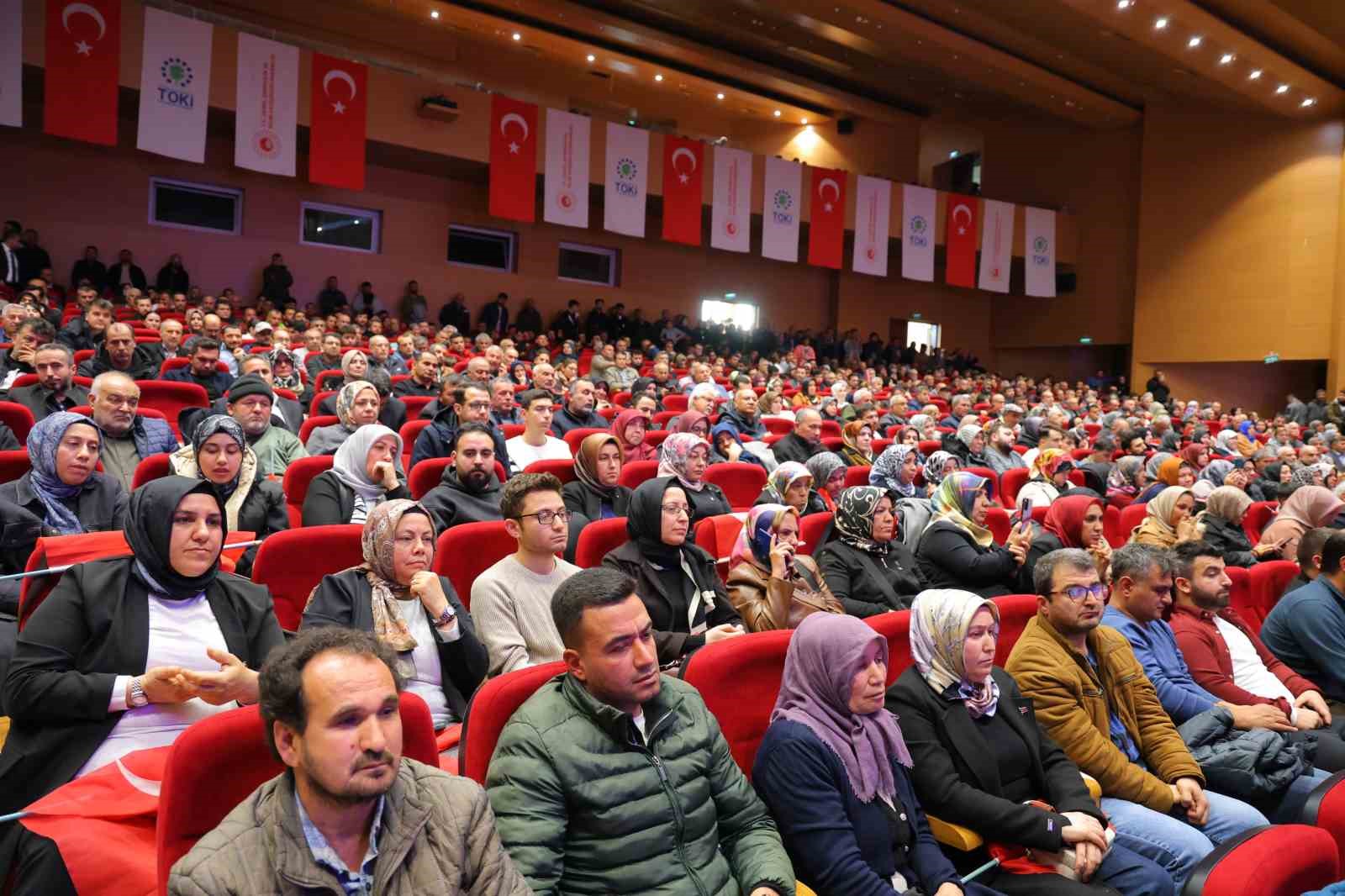 Bakan Kurum’dan CHP Genel Başkanı Özel’e tepki: "Özgür Bey vakit tiyatro vakti değildir"
