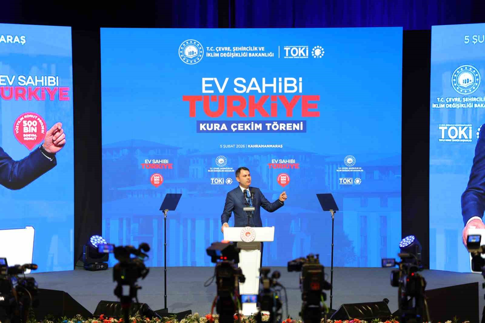 Bakan Kurum’dan CHP Genel Başkanı Özel’e tepki: "Özgür Bey vakit tiyatro vakti değildir"
