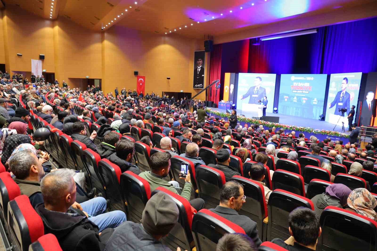 Bakan Kurum’dan CHP Genel Başkanı Özel’e tepki: "Özgür Bey vakit tiyatro vakti değildir"
