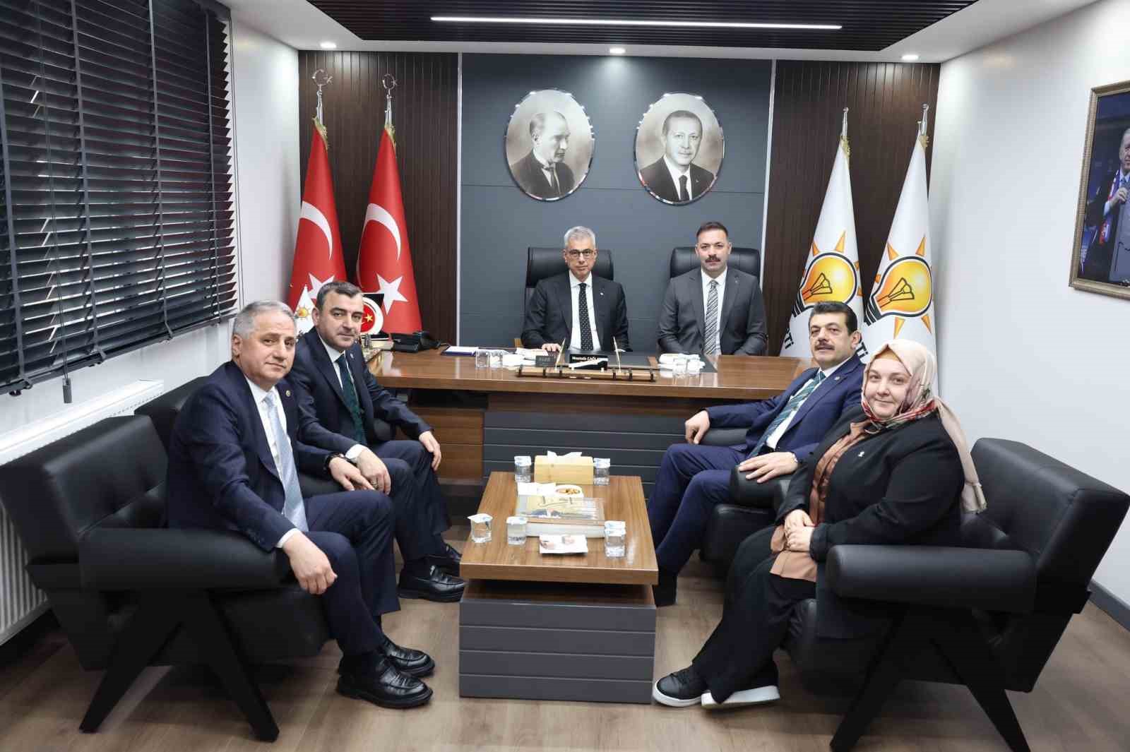 Bakan Memişoğlu: "Söz değil iş üretiyoruz"
Bakan Memişoğlu: "Söz değil iş üretiyoruz"