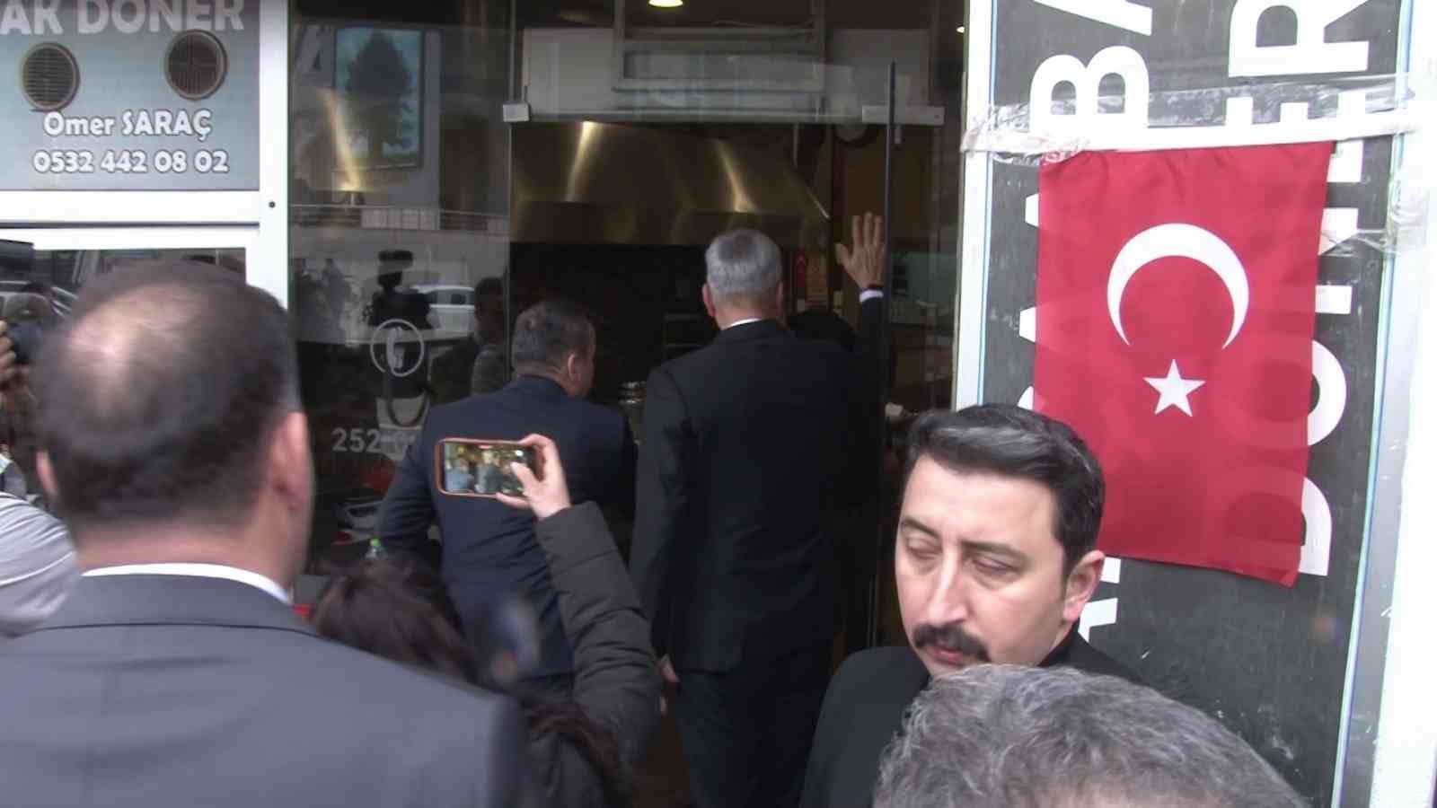 Bakan Memişoğlu: "Söz değil iş üretiyoruz"
Bakan Memişoğlu: "Söz değil iş üretiyoruz"