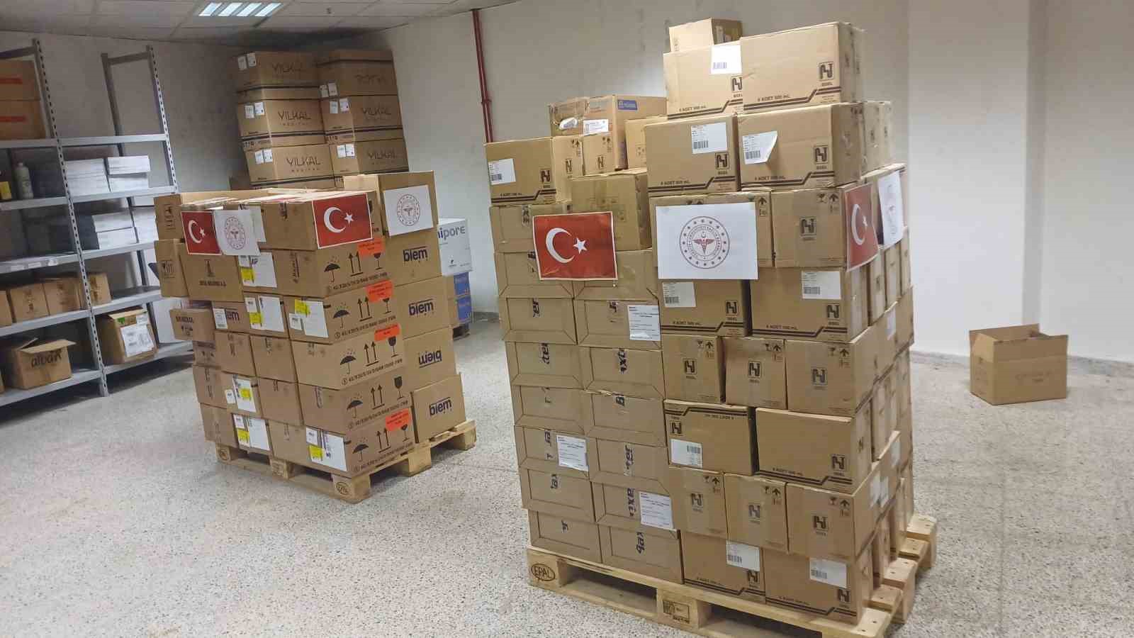 Bakan Memişoğlu: "Tıbbi malzeme ve cihazlarla yüklü yardım tırlarımız İran’a doğru yola çıktı"
