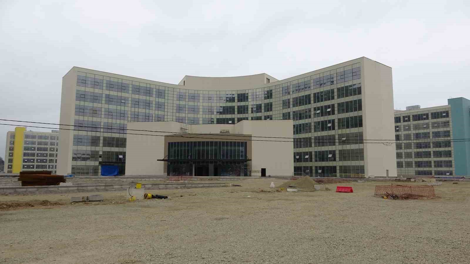 Bakan Memişoğlu Trabzon Şehir Hastanesi için "Kayıyor" eleştirilerine cevap verdi
