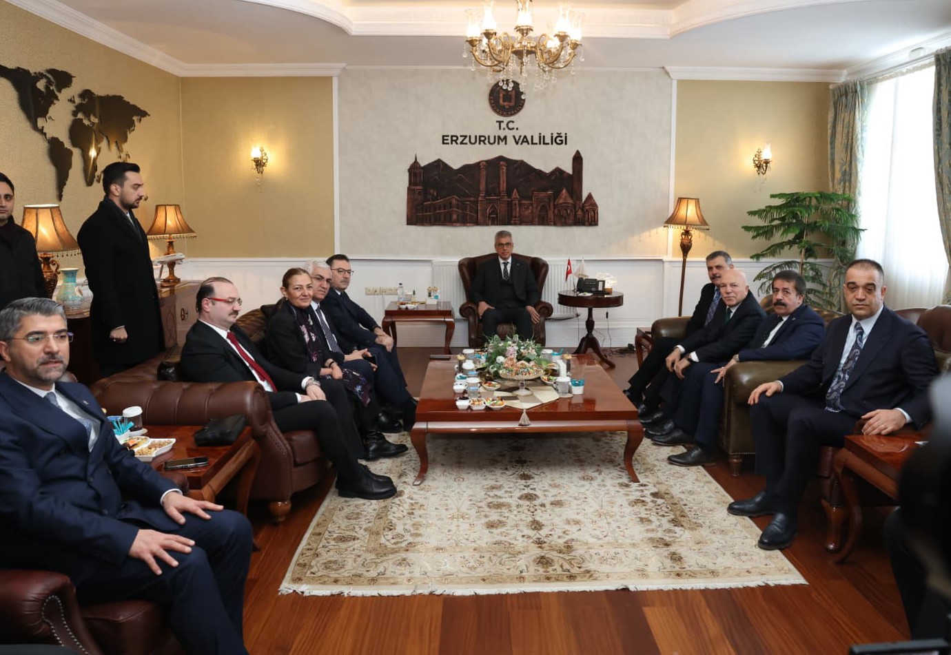 Bakan Memişoğlu ve Rektör Hacımüftüoğlu bir arada: Sağlık yatırımları ve üniversite projelerine tam destek
