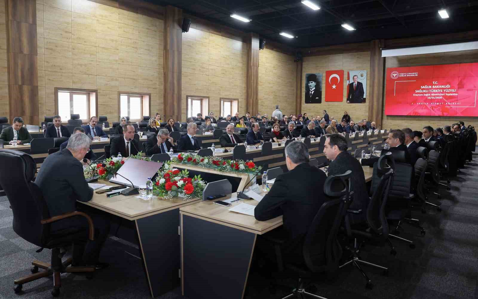 Bakan Memişoğlu ve Rektör Hacımüftüoğlu bir arada: Sağlık yatırımları ve üniversite projelerine tam destek
