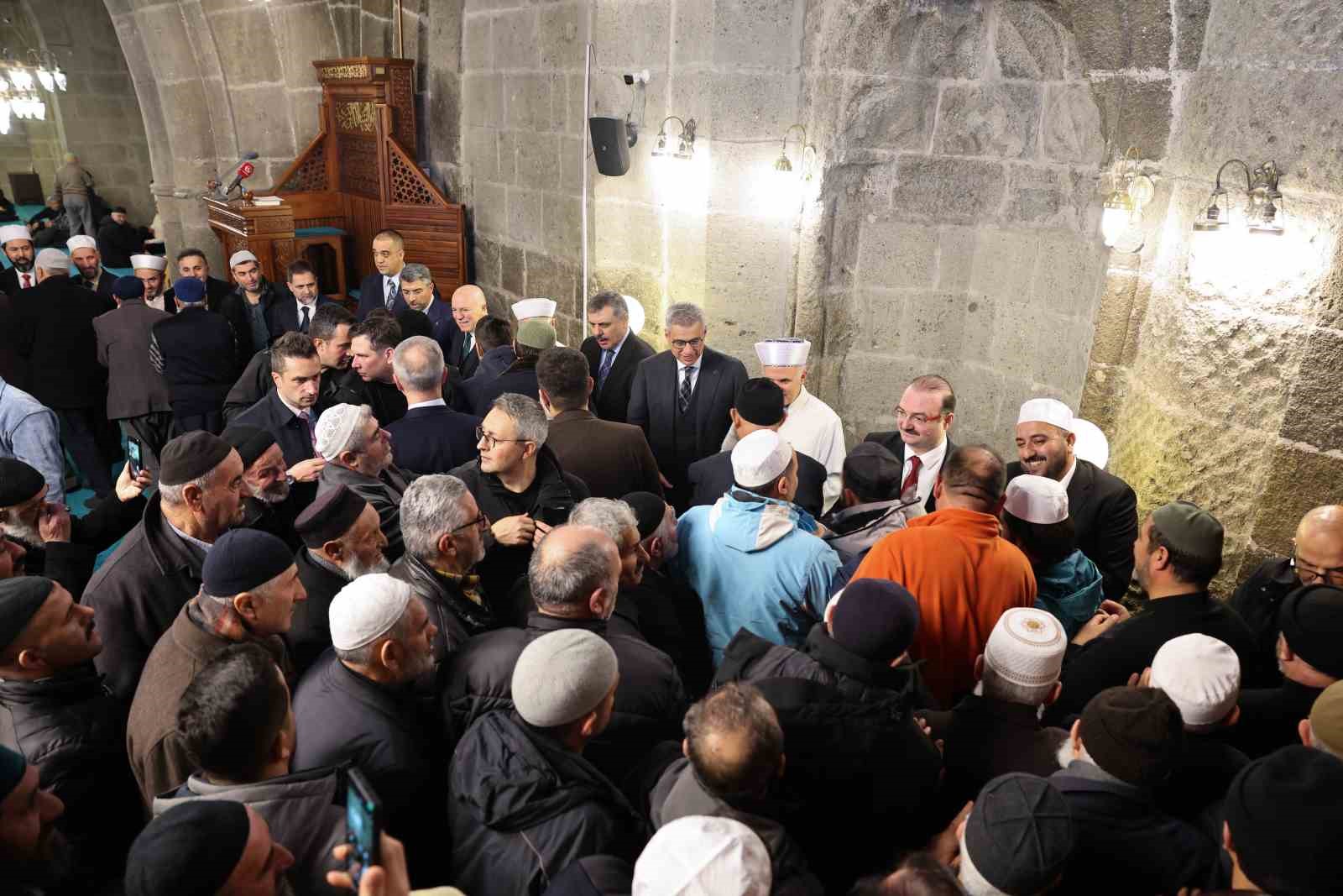 Bakan Memişoğlu ve Rektör Hacımüftüoğlu bir arada: Sağlık yatırımları ve üniversite projelerine tam destek
