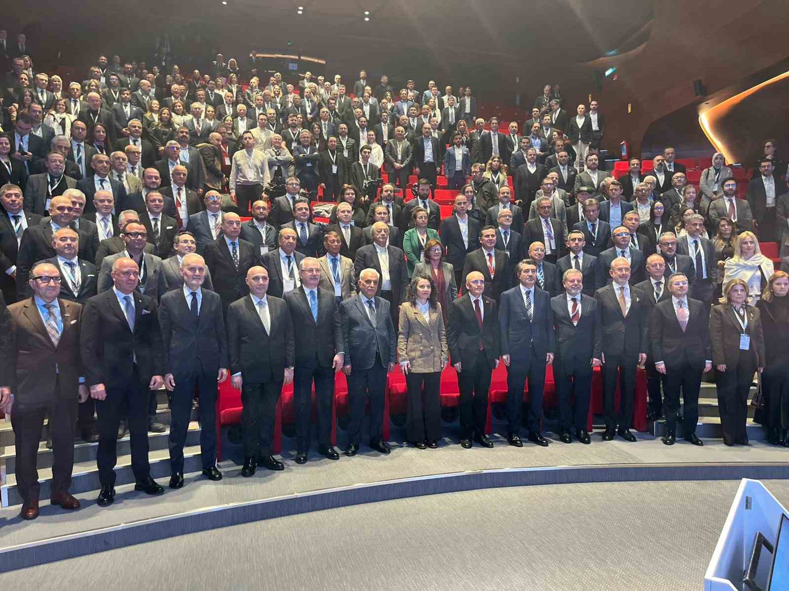 Bakan Şimşek: "Cumhurbaşkanımızın liderliğinde bu ülke 20 yıldır dünyayı çok daha iyi okumuş"
