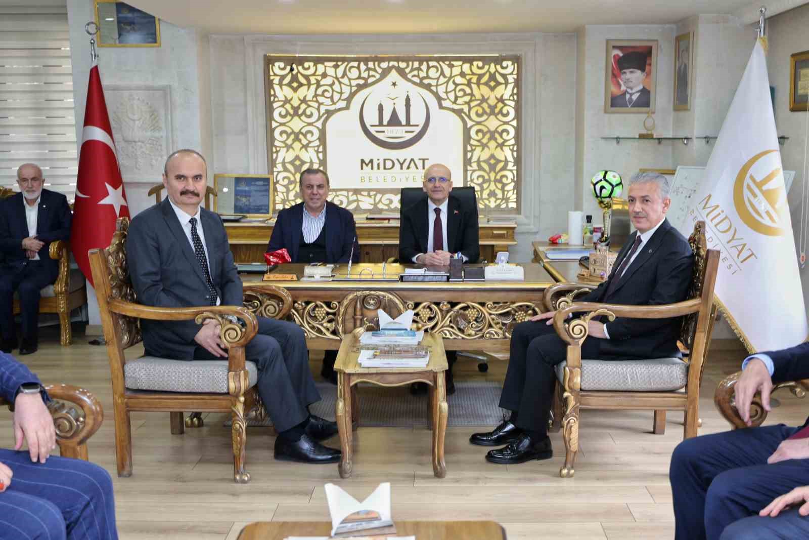 Bakan Şimşek Midyat’ı ziyaret etti
