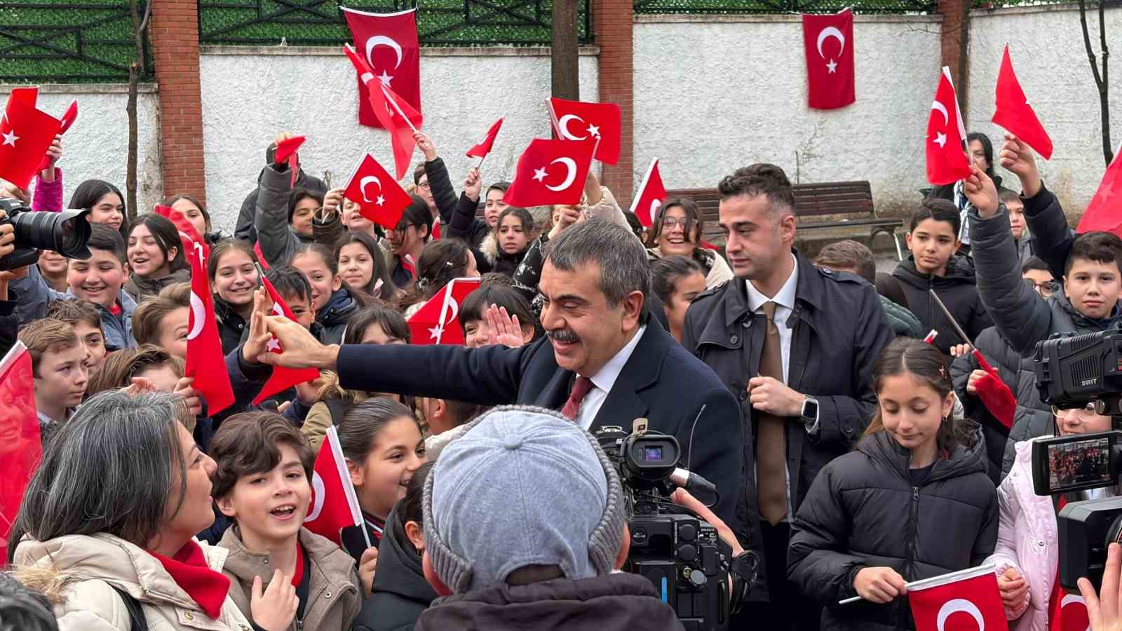 Bakan Tekin: "Bağımsızlığımızın asıl savunucusu bireyleri yetiştirmek bizim işimiz"
