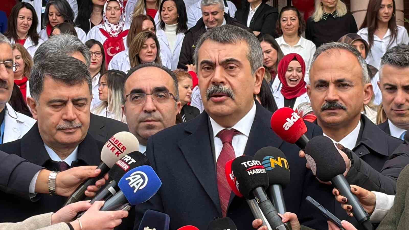 Bakan Tekin: "Bağımsızlığımızın asıl savunucusu bireyleri yetiştirmek bizim işimiz"
