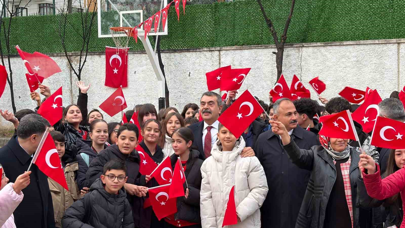 Bakan Tekin: "Bağımsızlığımızın asıl savunucusu bireyleri yetiştirmek bizim işimiz"
