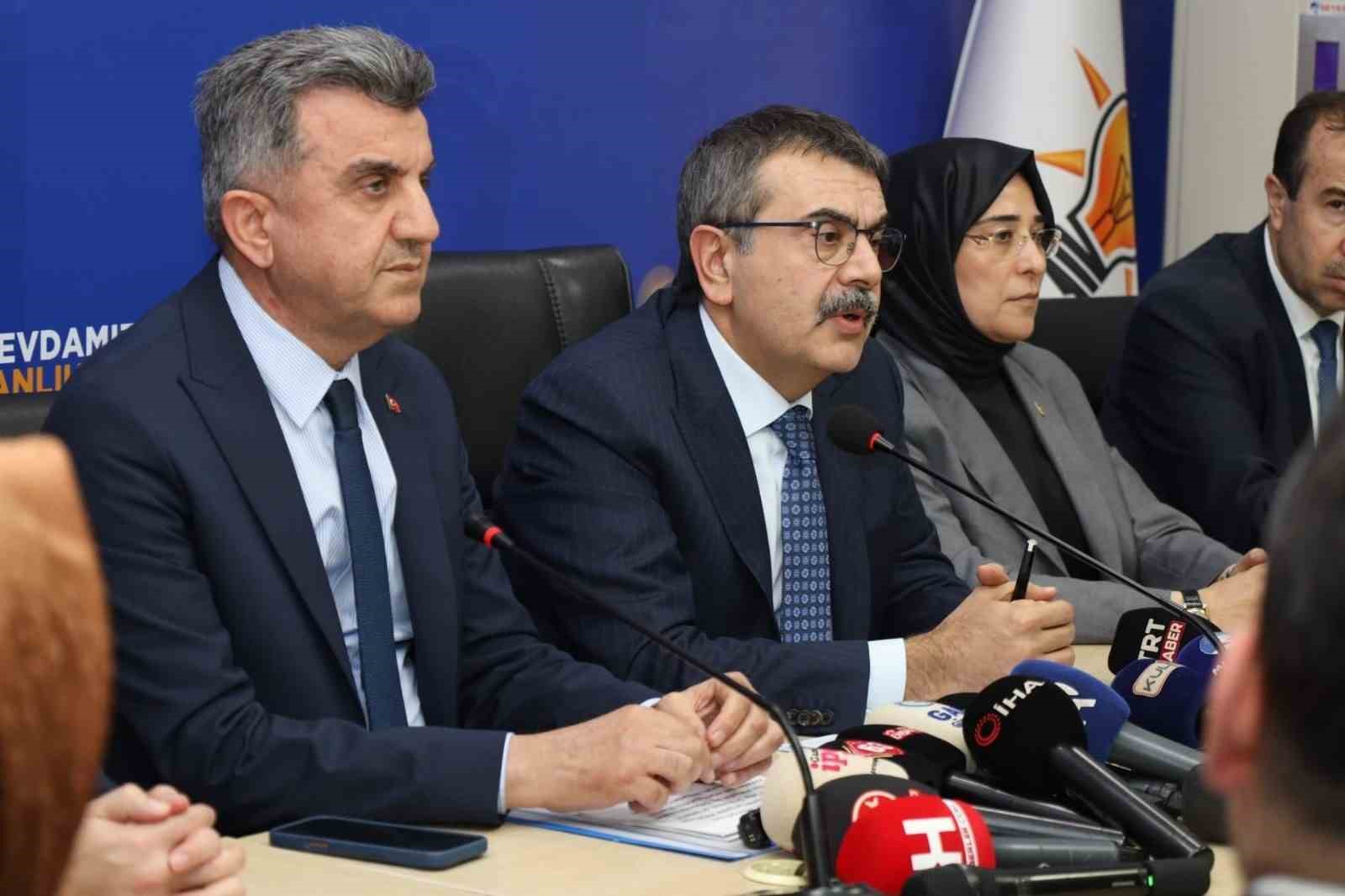 Bakan Tekin: "Depremden etkilenen 11 ilimizin tamamında devam eden yatırımlarımızla yüzde 15 daha fazla dersliğimiz olacak"
