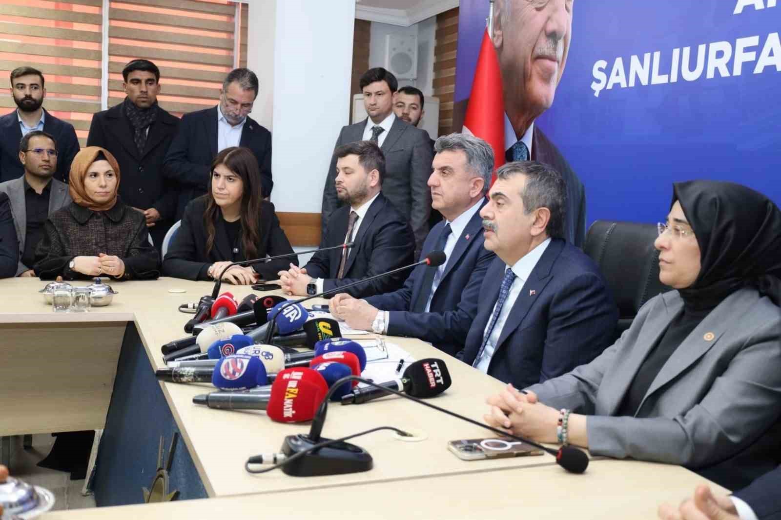 Bakan Tekin: "Depremden etkilenen 11 ilimizin tamamında devam eden yatırımlarımızla yüzde 15 daha fazla dersliğimiz olacak"
