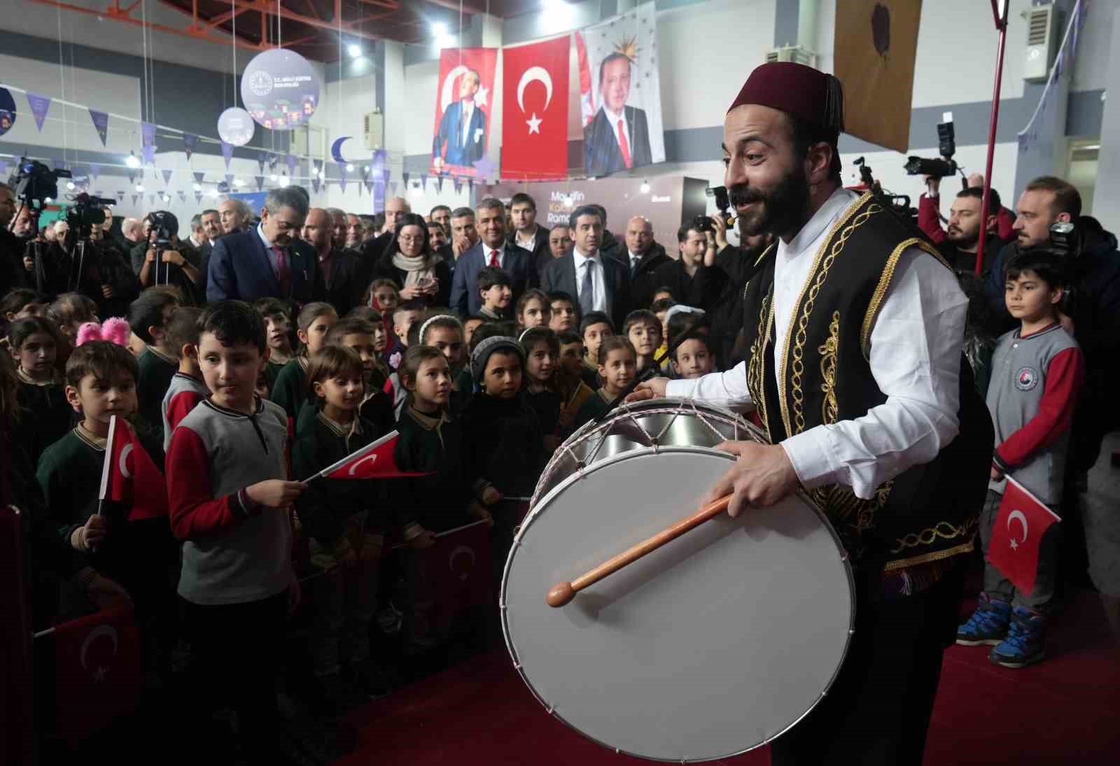 Bakan Tekin, Erzurum’da çocuklarla Ramazan Şenliği’nde buluştu
Bakan Tekin, Erzurum’da çocuklarla Ramazan Şenliği’nde buluştu