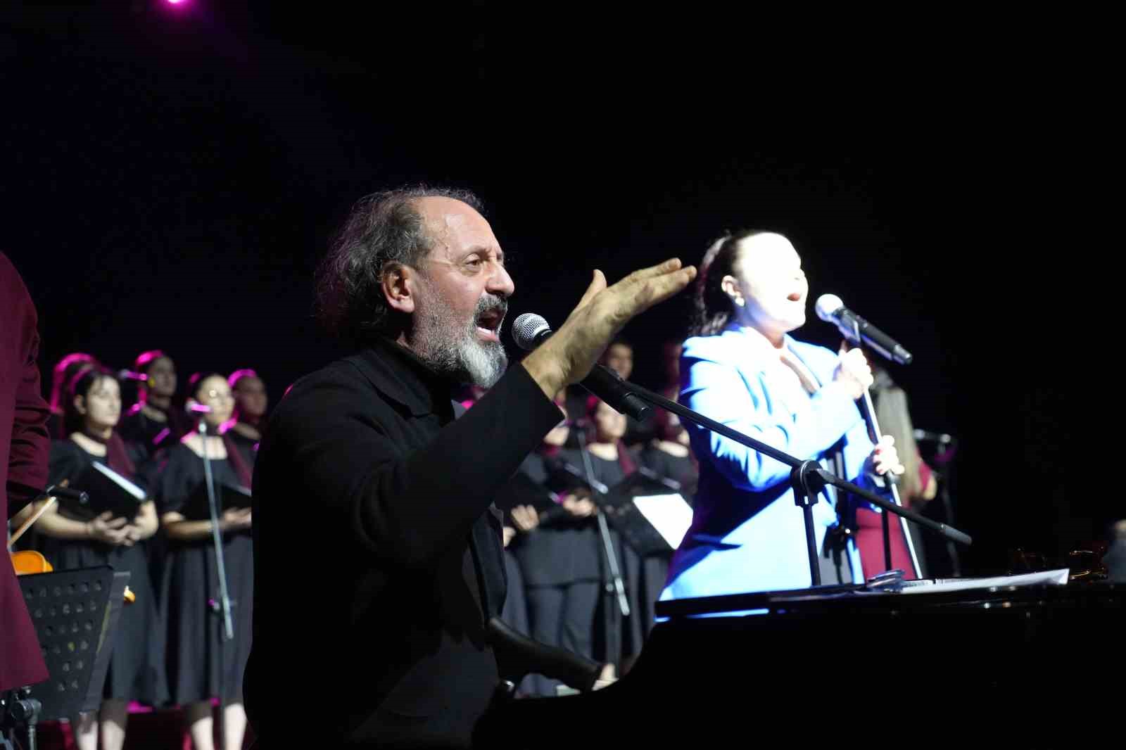 Bakan Tekin: "Geçmişine bağlı, gelecekten ümitli gençler yetiştirmek istiyoruz"
