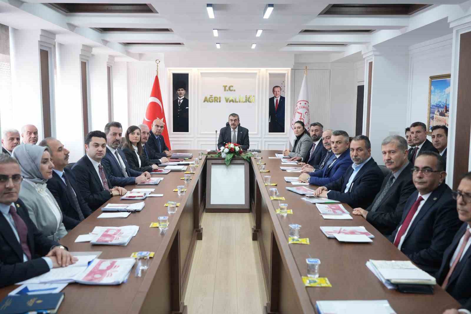 Bakan Tekin: "İlk defa ortaöğretim kurumlarına kayıt yaptıran öğrencilerimizde mesleki ve teknik eğitimin oranı yüzde 43’e çıktı"
