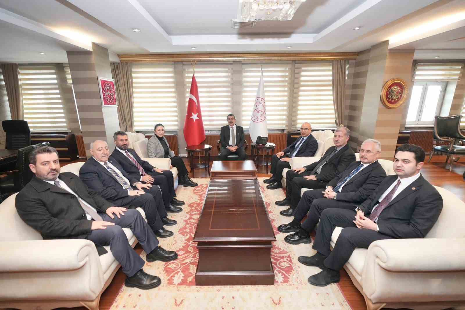 Bakan Tekin: "İlk defa ortaöğretim kurumlarına kayıt yaptıran öğrencilerimizde mesleki ve teknik eğitimin oranı yüzde 43’e çıktı"
