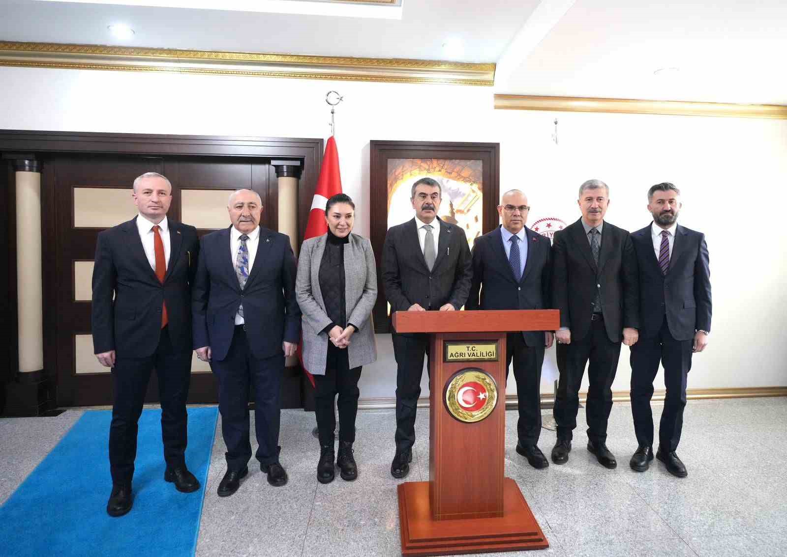 Bakan Tekin: "İlk defa ortaöğretim kurumlarına kayıt yaptıran öğrencilerimizde mesleki ve teknik eğitimin oranı yüzde 43’e çıktı"
