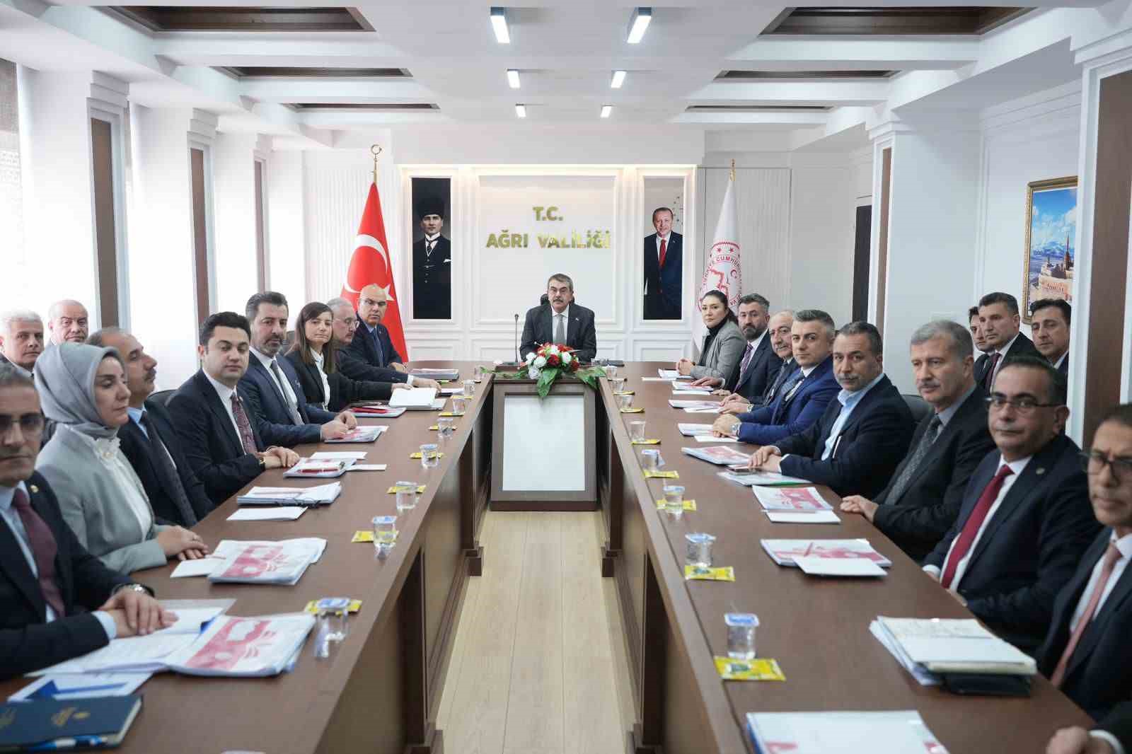 Bakan Tekin: "İlk defa ortaöğretim kurumlarına kayıt yaptıran öğrencilerimizde mesleki ve teknik eğitimin oranı yüzde 43’e çıktı"
