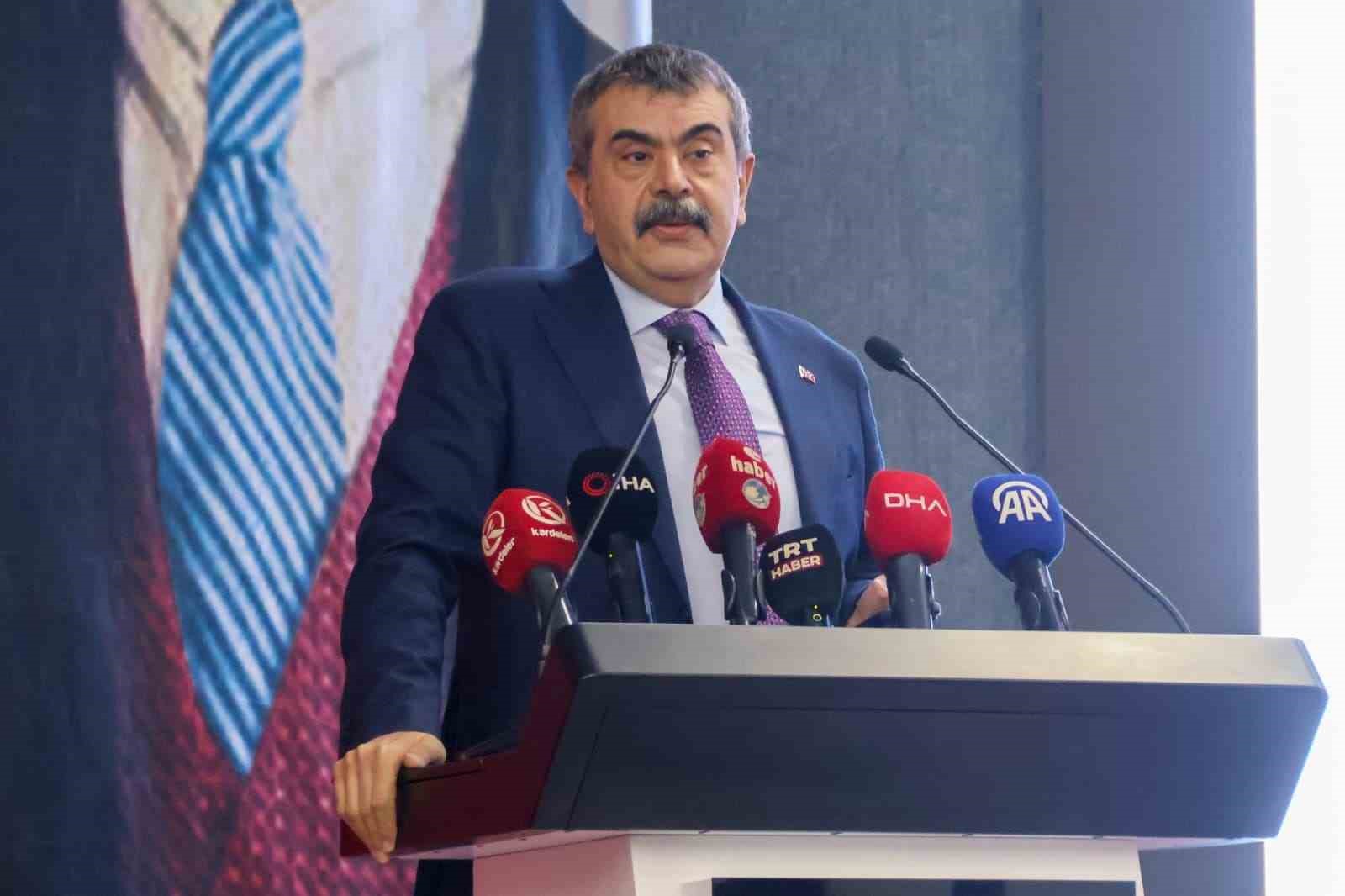 Bakan Tekin: "İstanbul’da asrın hırsızlığı var. Bunu saklamak için  karnelerden Atatürk’ün fotoğrafının kaldırdığı yalanına sarılıyorlar"
