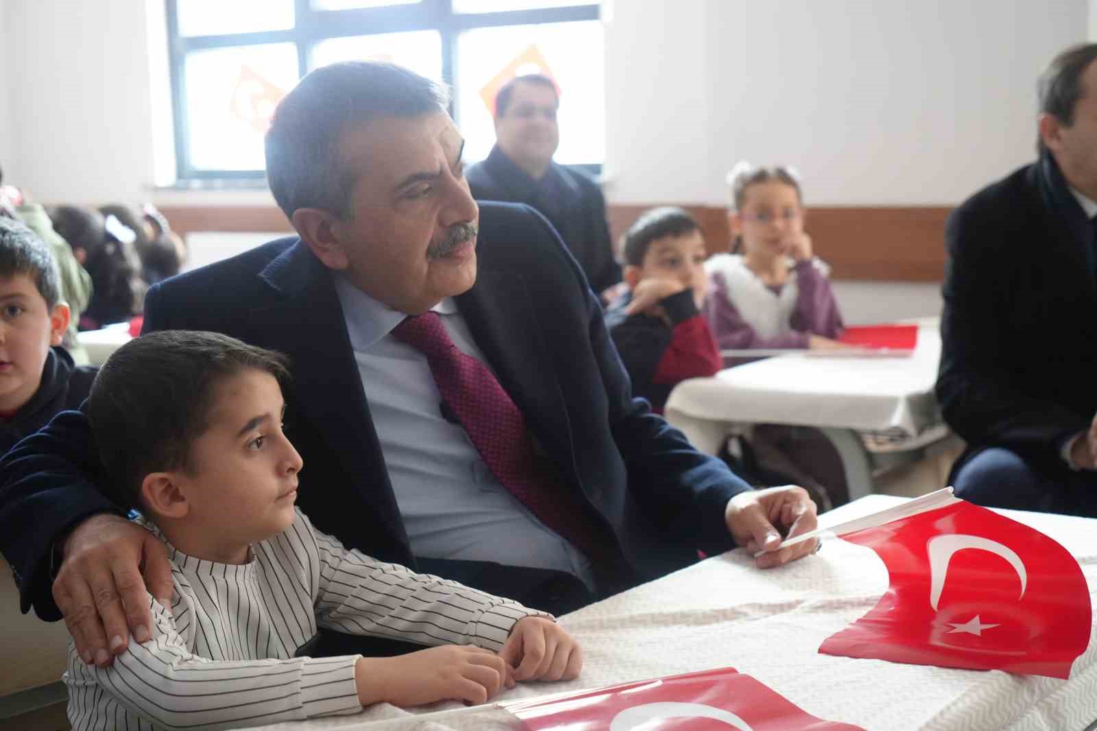 Bakan Tekin, "Kimsenin dini inancını sorgulamadık"
