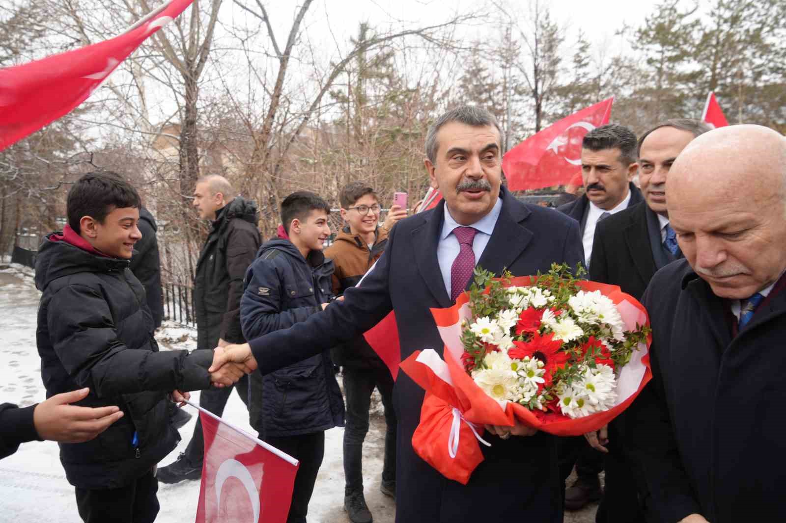 Bakan Tekin, "Kimsenin dini inancını sorgulamadık"
