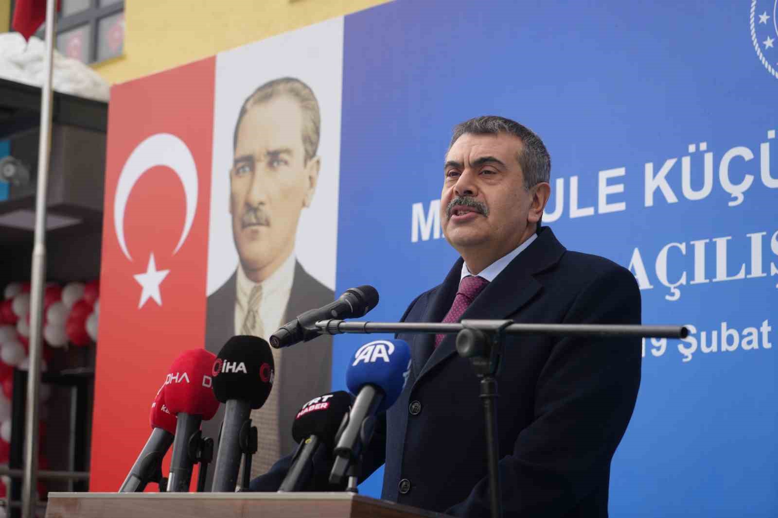 Bakan Tekin, "Kimsenin dini inancını sorgulamadık"
