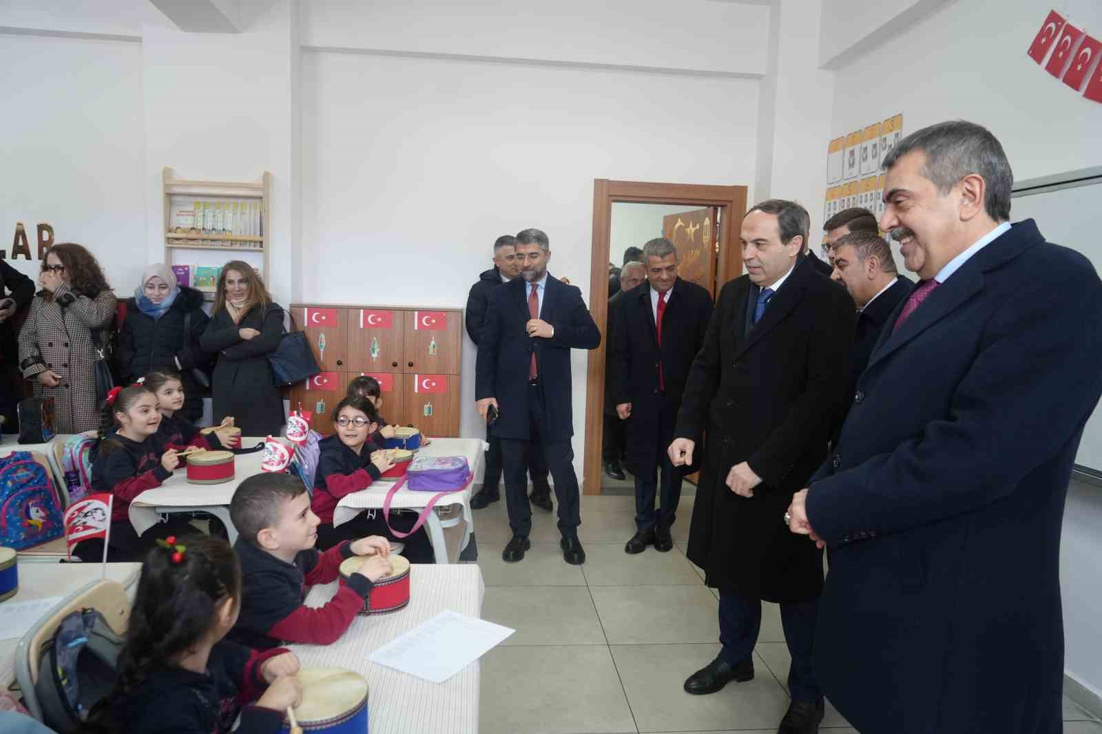 Bakan Tekin, "Kimsenin dini inancını sorgulamadık"
