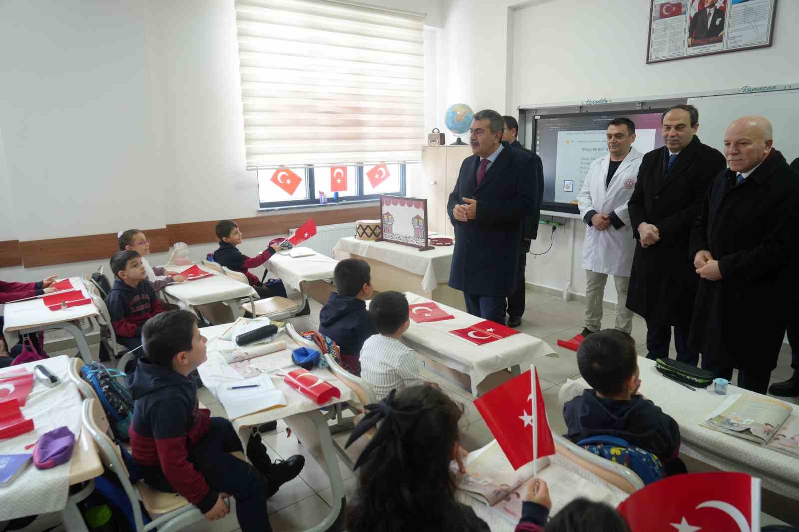 Bakan Tekin, "Kimsenin dini inancını sorgulamadık"
