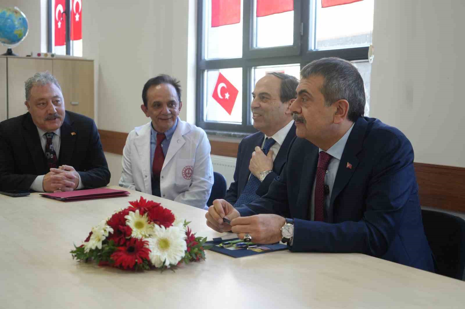 Bakan Tekin, "Kimsenin dini inancını sorgulamadık"
