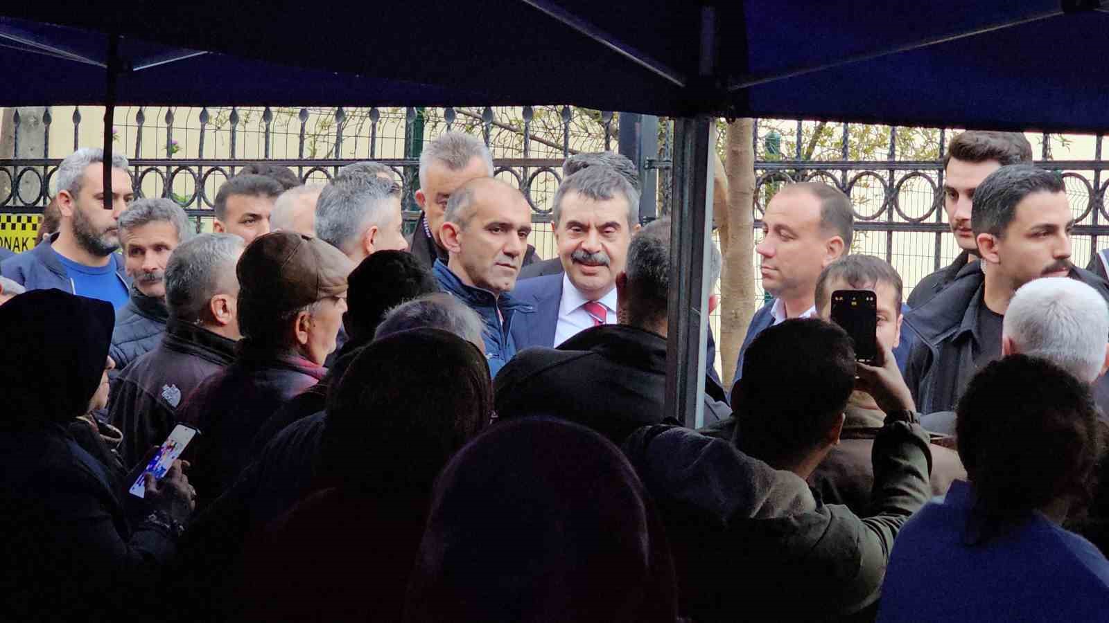 Bakan Tekin, Nazilli’de Erzurumlular Derneği’nin açılışına katıldı
