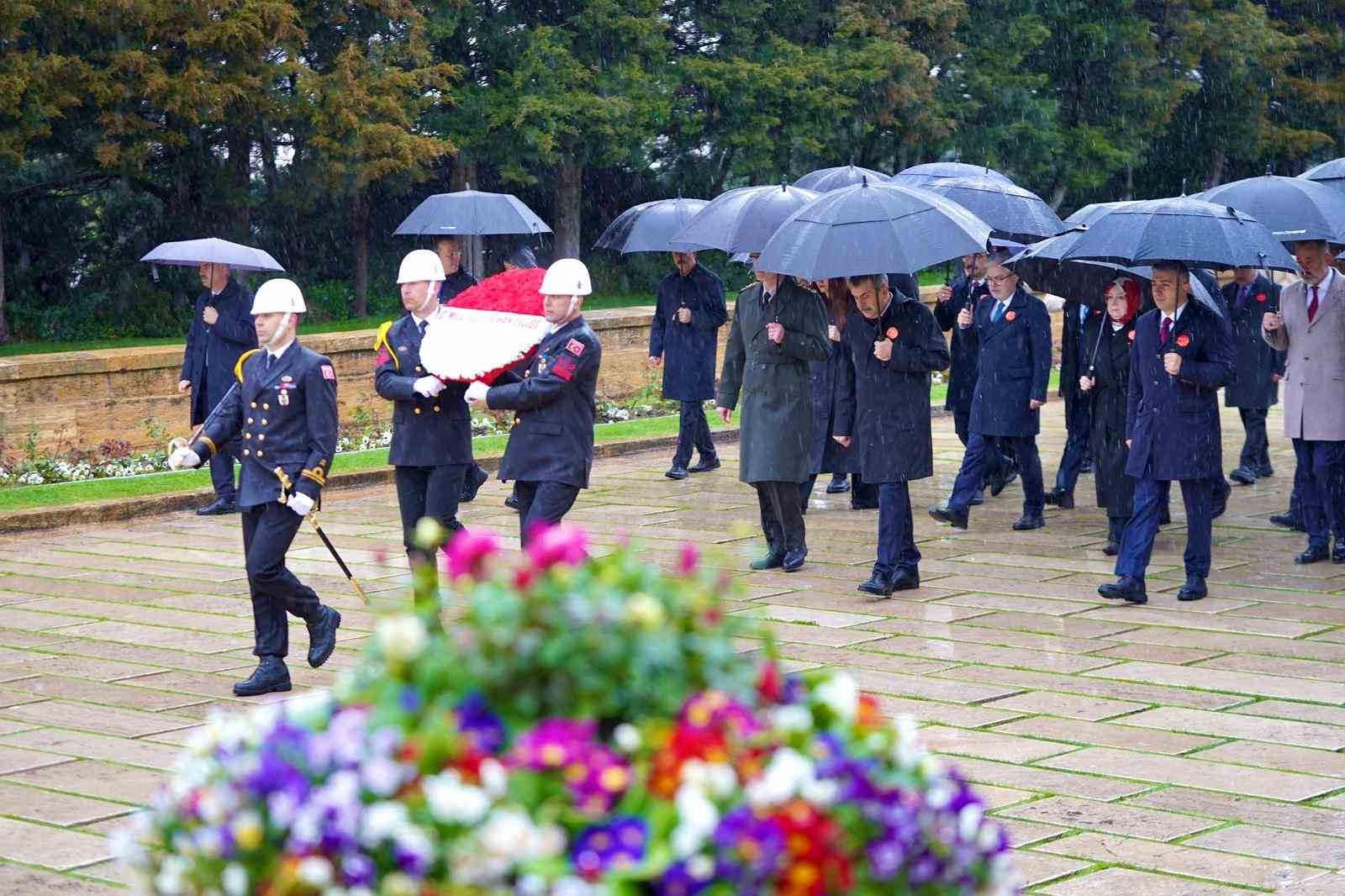 Bakan Tekin, öğrencilerle Anıtkabir’i ziyaret etti
